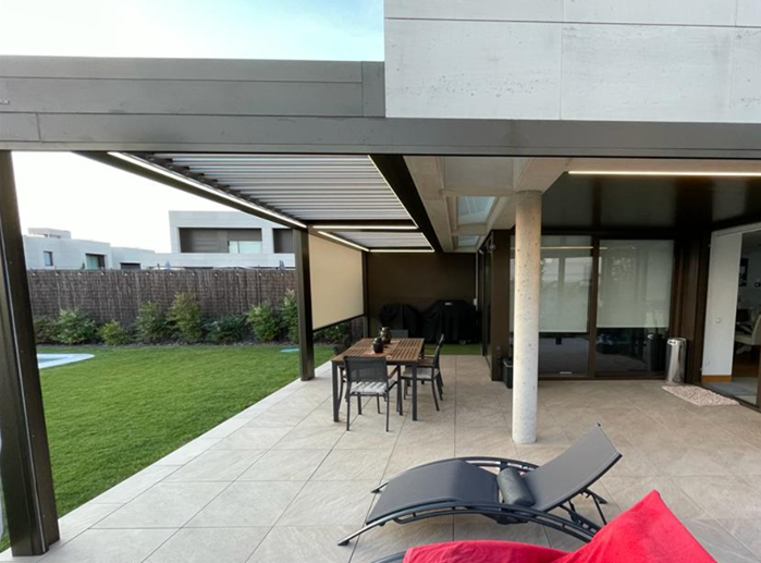 Pérgola Bioclimática Orientable y Retractil